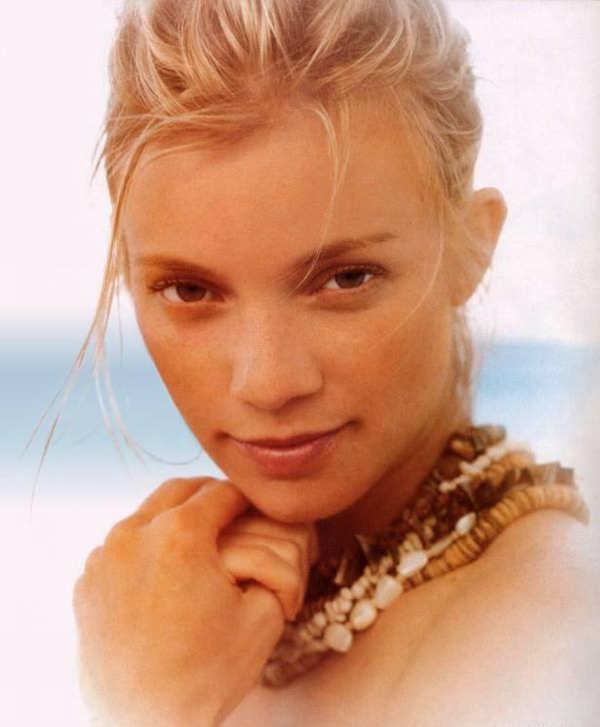 Amy Smart photo